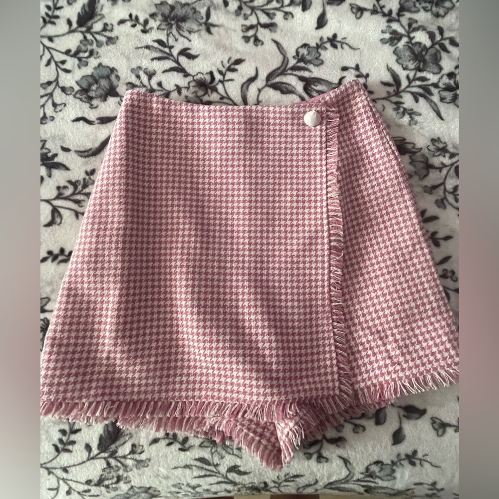 Pink Houndstooth Tweed Skort